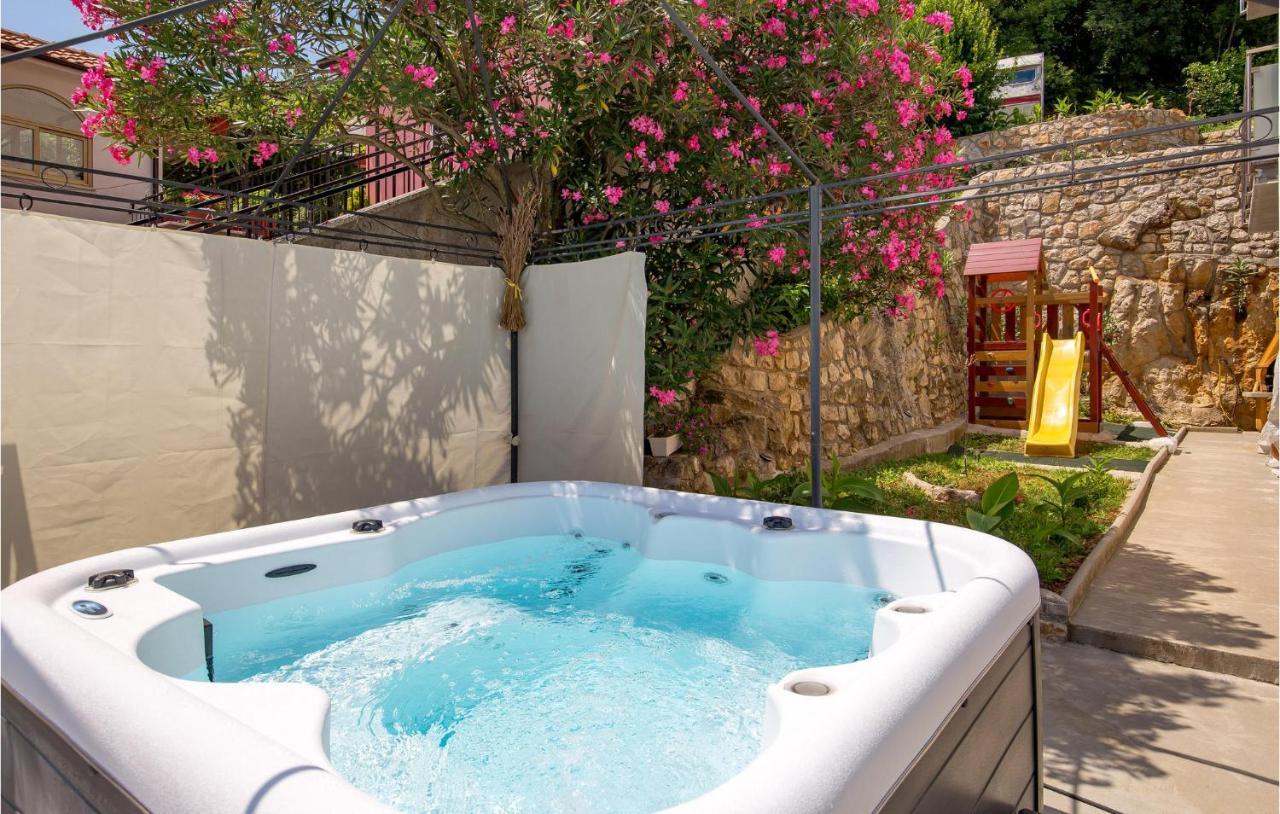 1 Bedroom Gorgeous Apartment In Mošćenička Draga エクステリア 写真