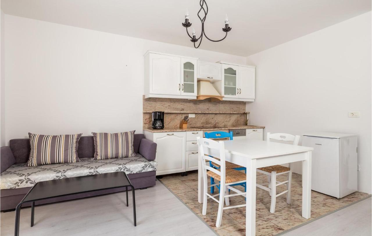 1 Bedroom Gorgeous Apartment In Mošćenička Draga エクステリア 写真