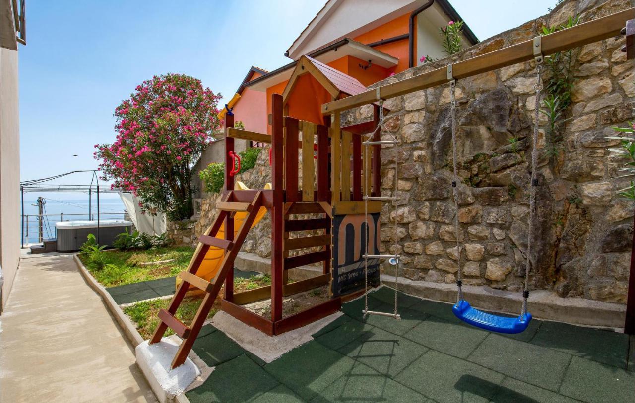 1 Bedroom Gorgeous Apartment In Mošćenička Draga エクステリア 写真