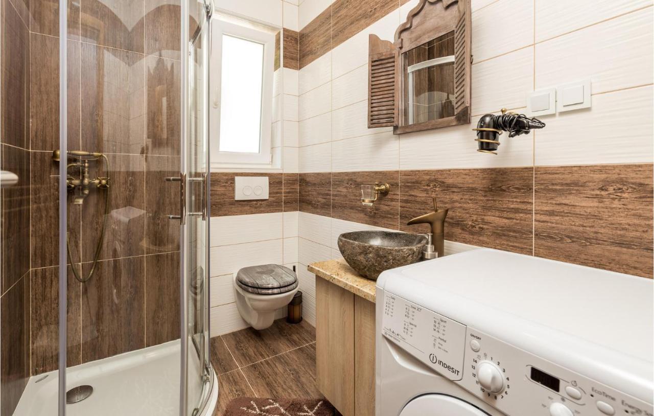 1 Bedroom Gorgeous Apartment In Mošćenička Draga エクステリア 写真