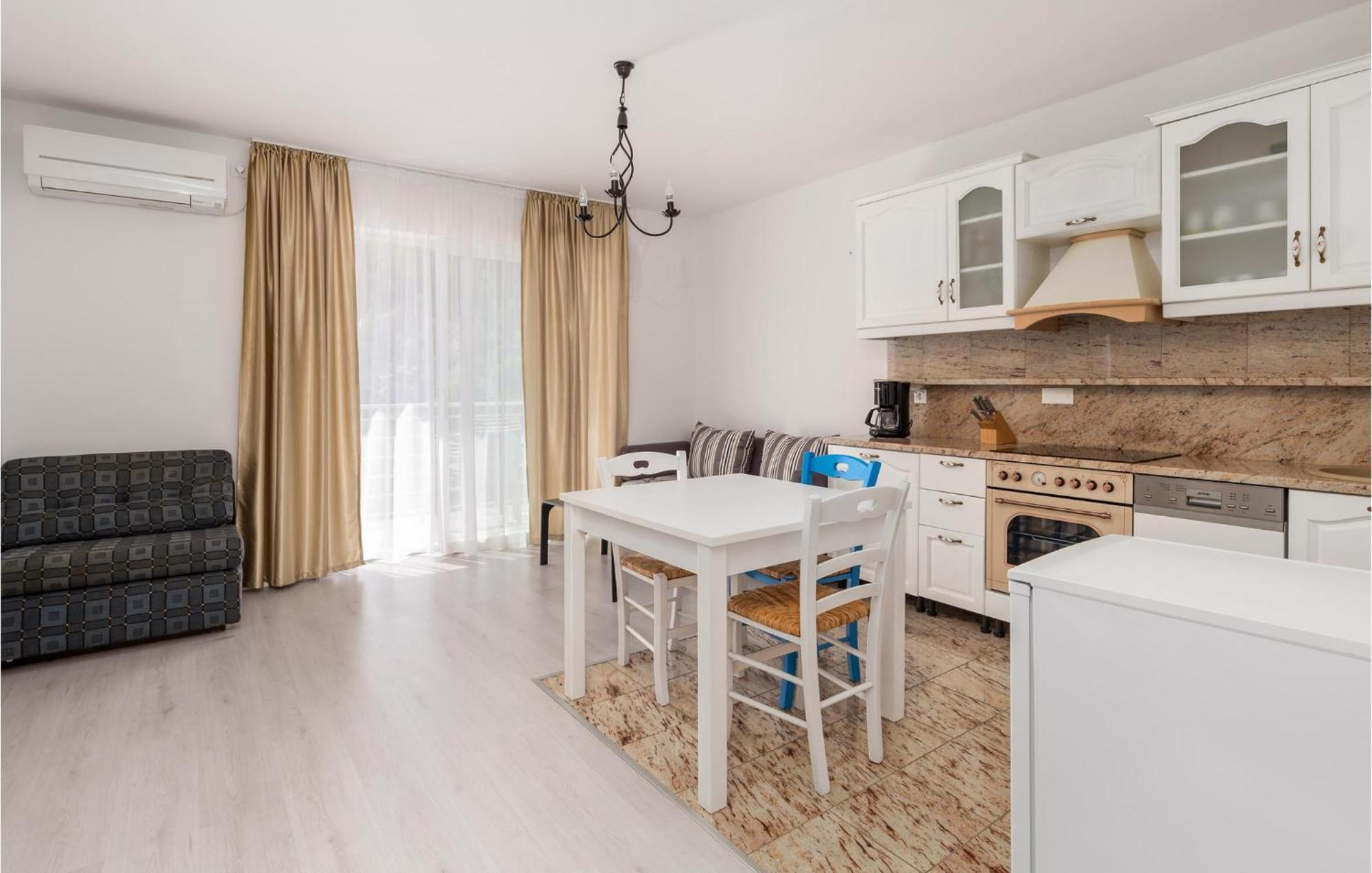 1 Bedroom Gorgeous Apartment In Mošćenička Draga エクステリア 写真