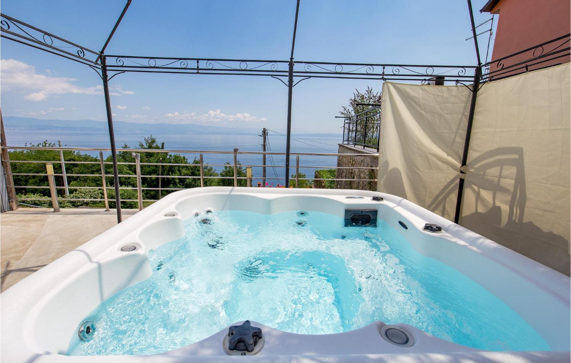 1 Bedroom Gorgeous Apartment In Mošćenička Draga エクステリア 写真