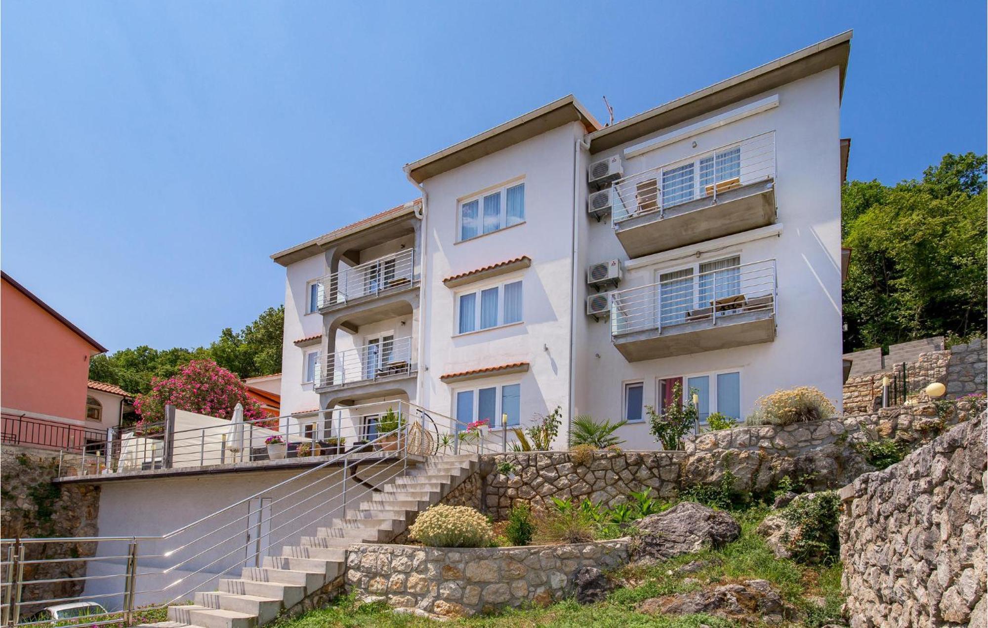 1 Bedroom Gorgeous Apartment In Mošćenička Draga エクステリア 写真