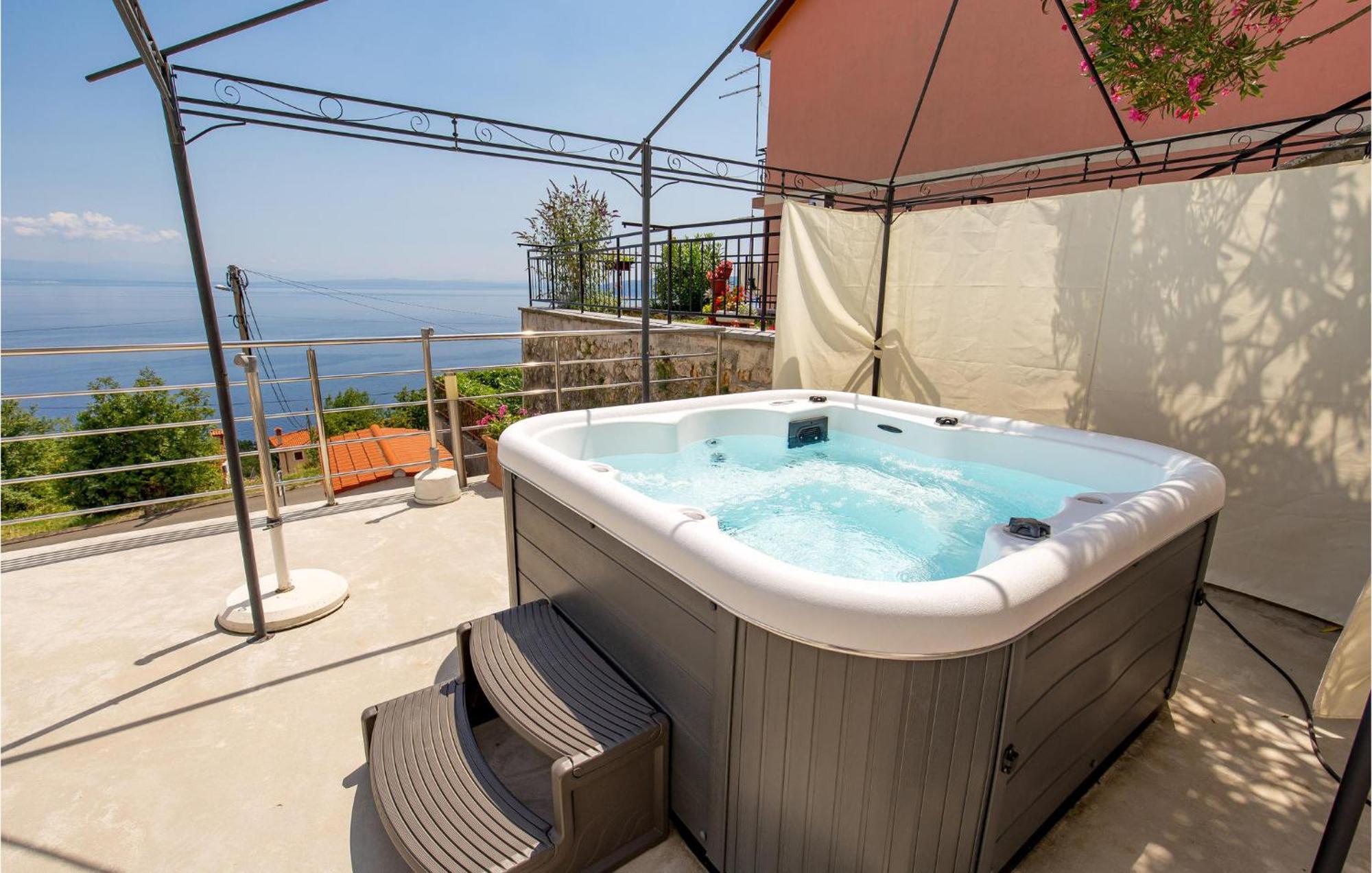 1 Bedroom Gorgeous Apartment In Mošćenička Draga エクステリア 写真