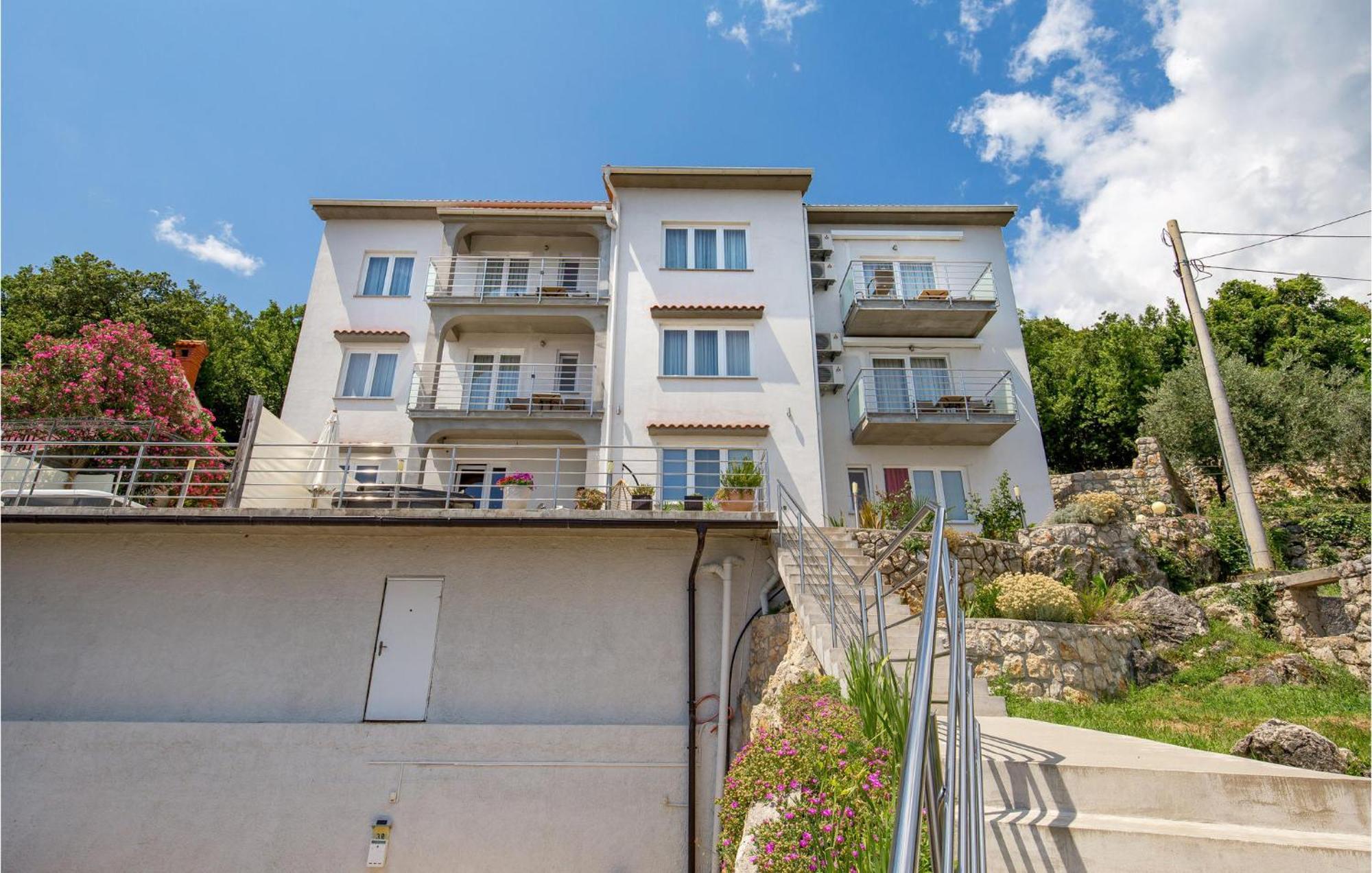 1 Bedroom Gorgeous Apartment In Mošćenička Draga エクステリア 写真